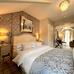 Bowness Bay Suites (Adults Only)